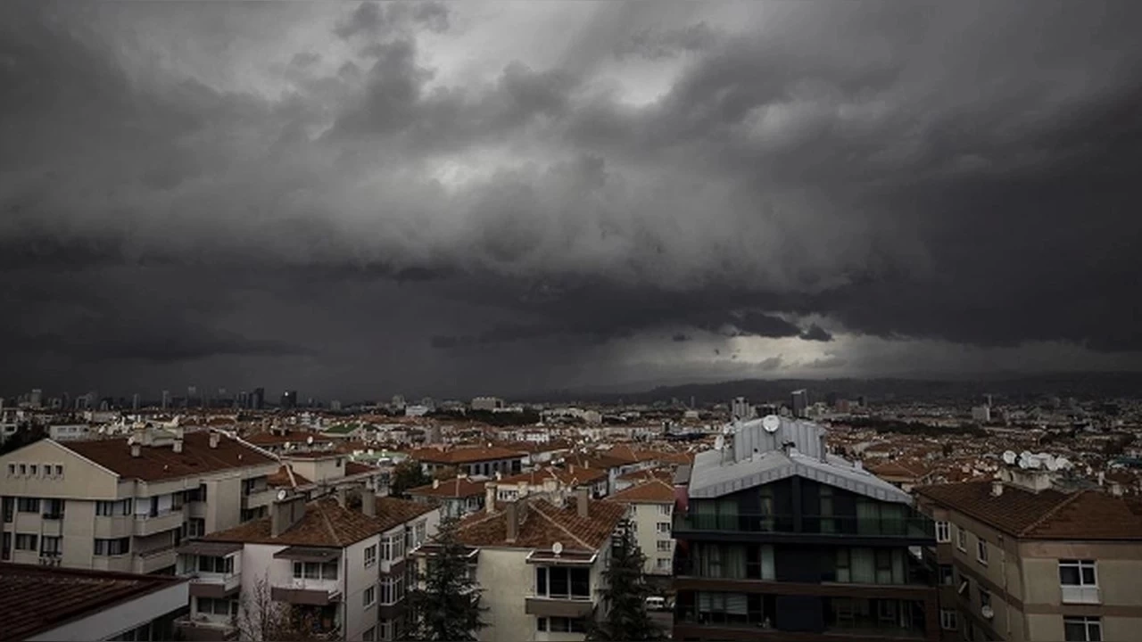 Ankara Valiliği, vatandaşları güçlü rüzgar ve fırtına için uyardı