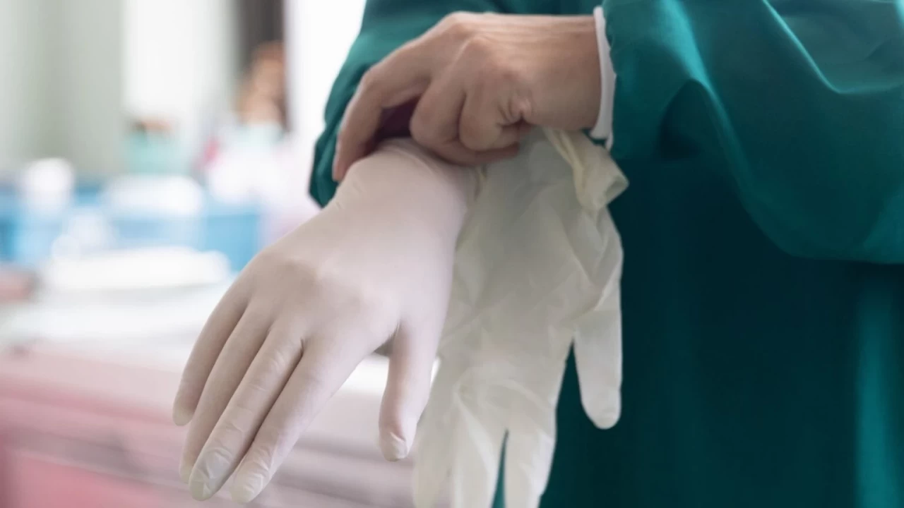 Eldivenle tüy nasıl alınır?