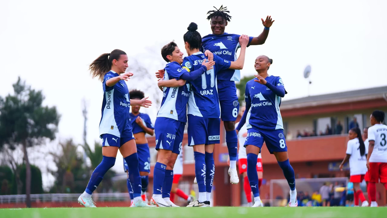 Fenerbahçe Kadın Futbol Takımı’ndan derbi öncesi görkemli galibiyet