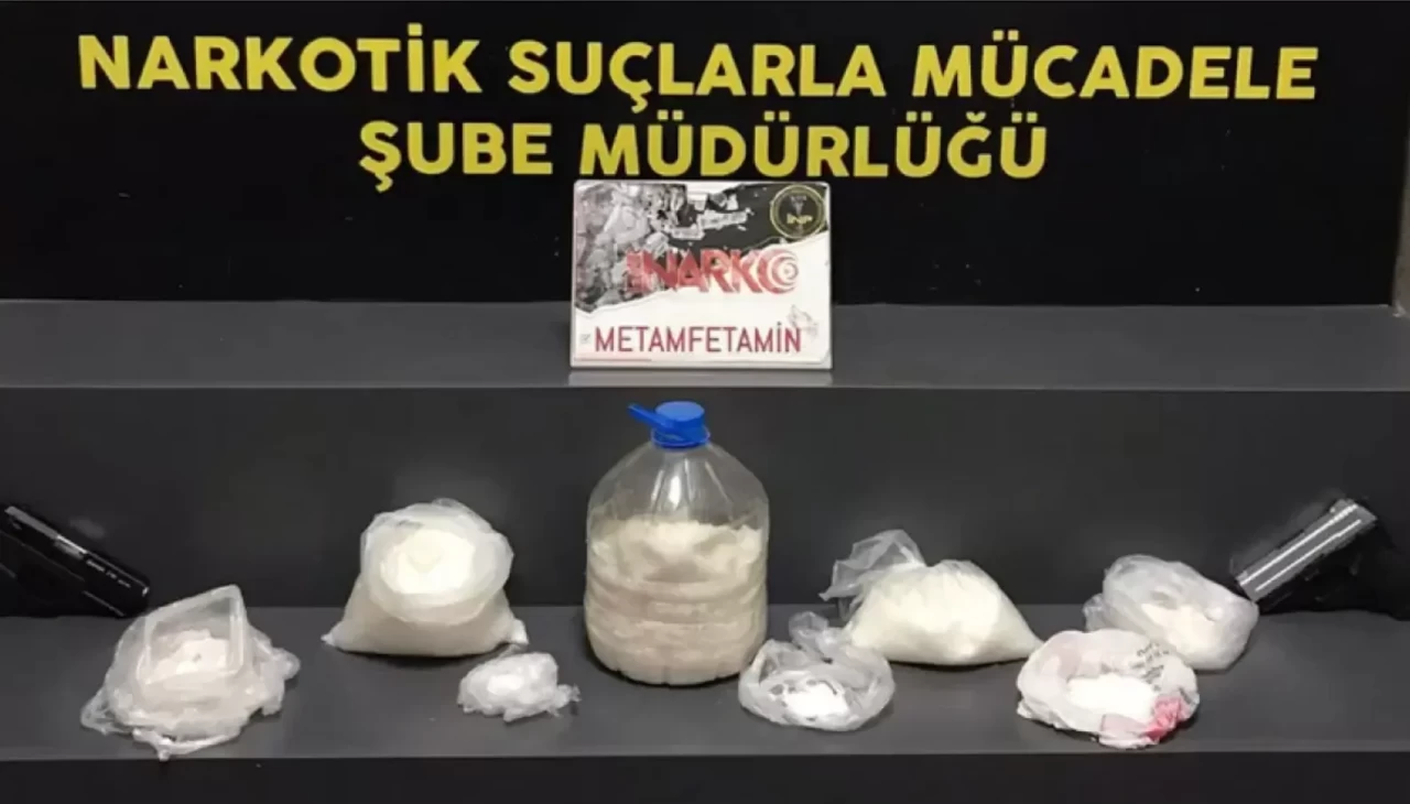 Adana'da sentetik uyuşturucu operasyonu: Bir minibüste 10 kilogram ele geçirildi