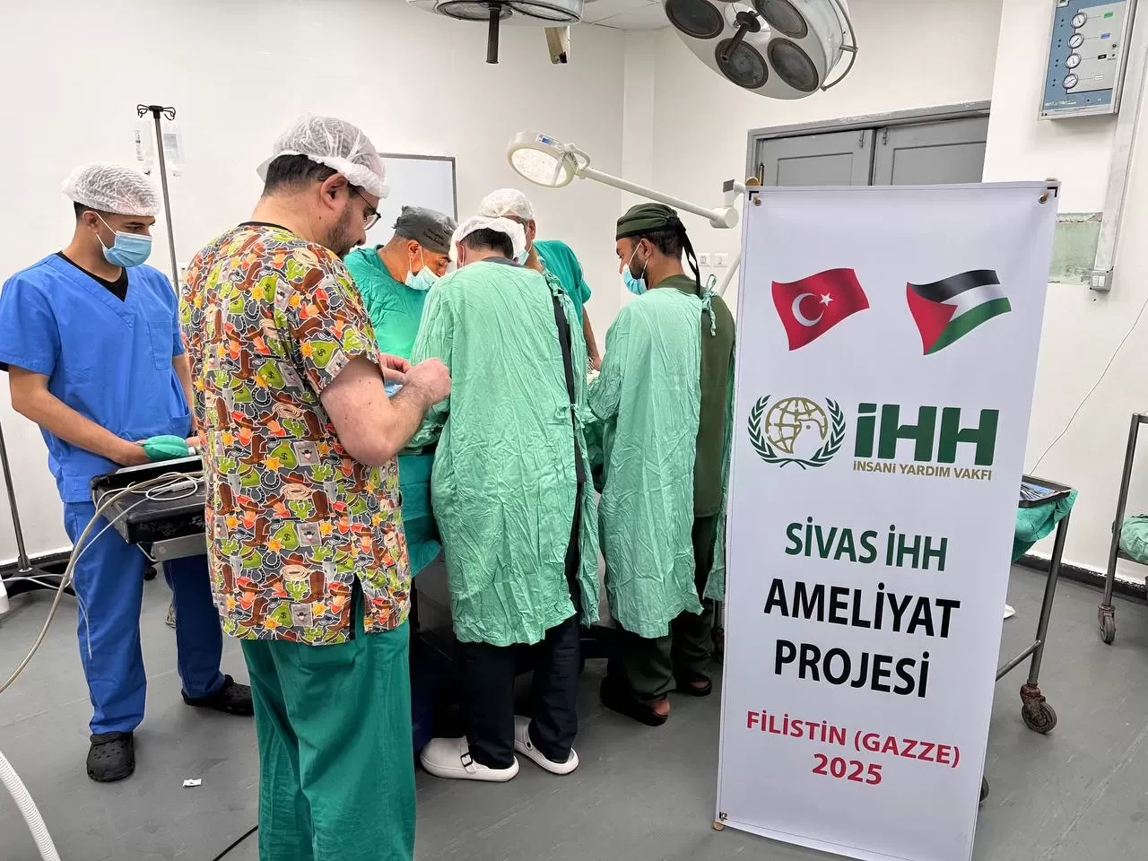 Türk doktorlardan Gazzeli yaralılara ameliyat desteği