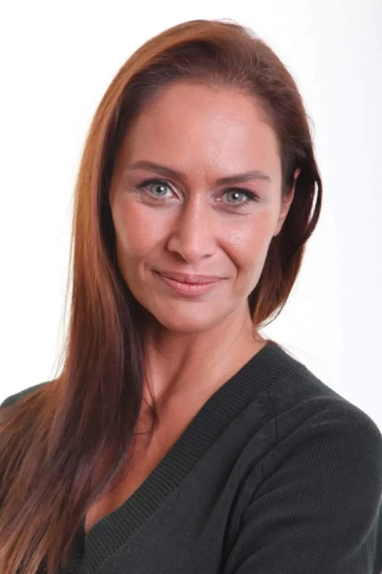 Yeşilçam’ın usta ismi Neslihan Acar “Kızgın Topraklar”la el sıkıştı