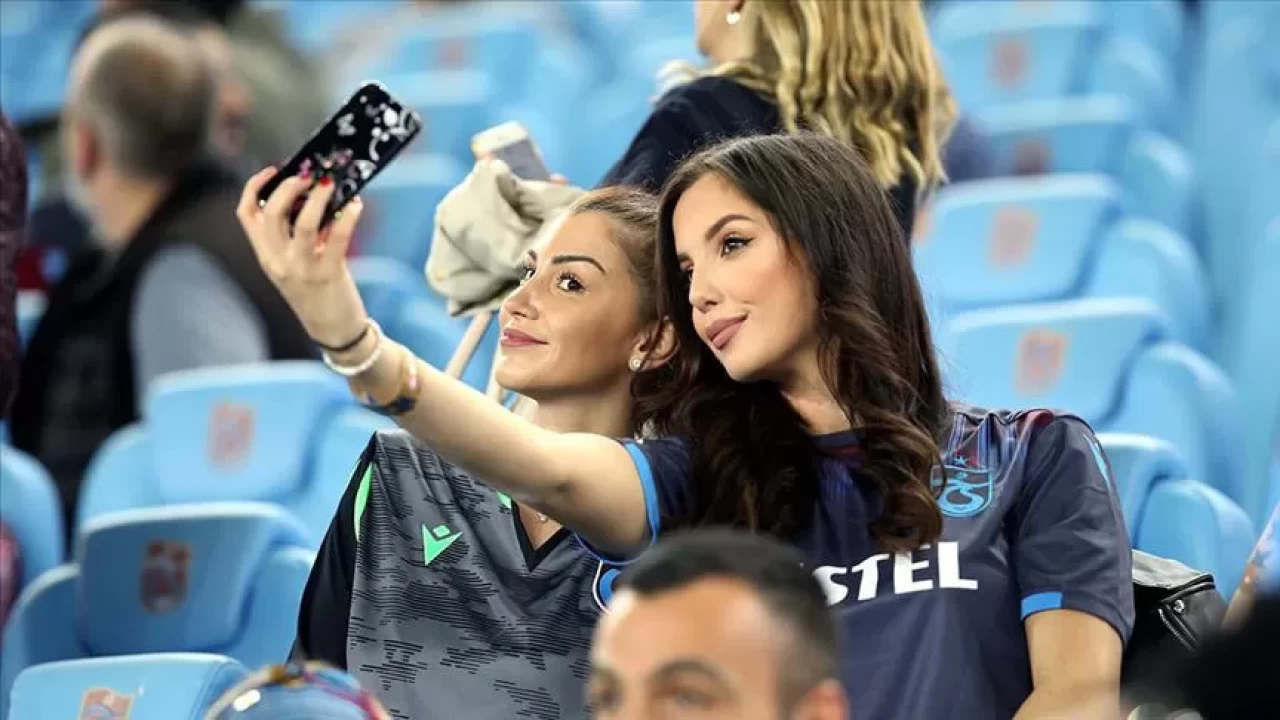 Trabzonspor’dan kadın taraftarlara 8 Mart Kadınlar Günü jesti