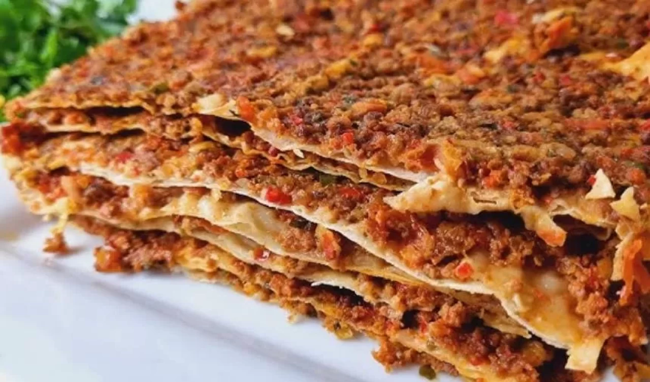 Yufka ile çıtır çıtır lahmacun tarifi