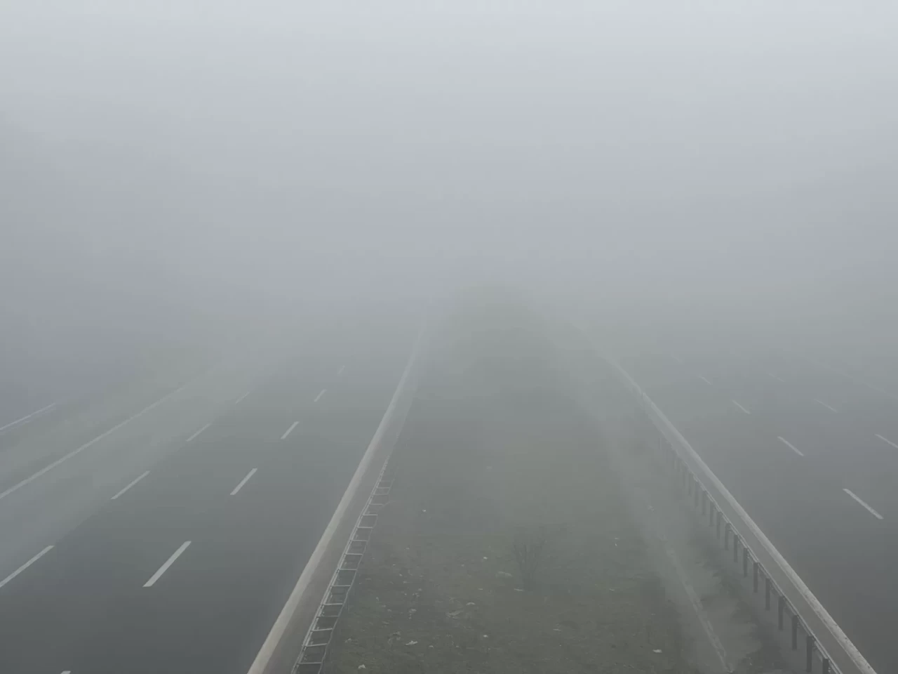 Anadolu Otoyolu'nun Düzce kesiminde sis görüş mesafesini düşürdü