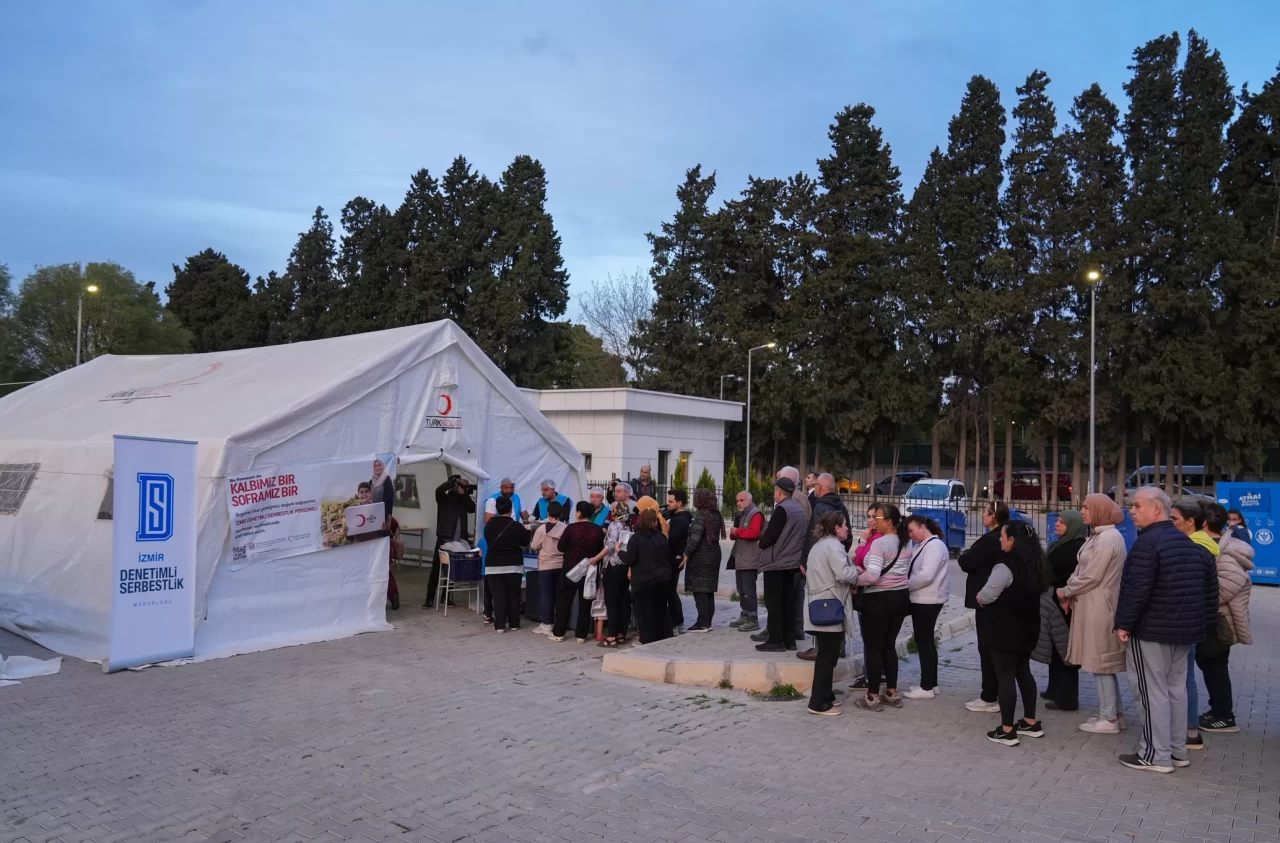 İzmir'deki denetimli serbestlik yükümlüleri, Ramazan'da ihtiyaç sahiplerine yemek hazırlıyor