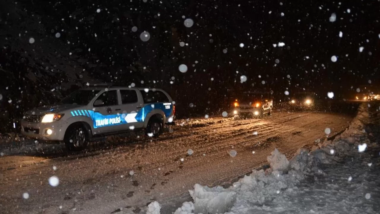 Antalya'ya bahar ayında "kar" sürprizi