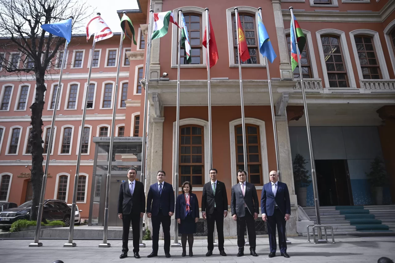 TDT'nin yenilenen bayrağı için İstanbul'da bayrak çekme töreni düzenlendi