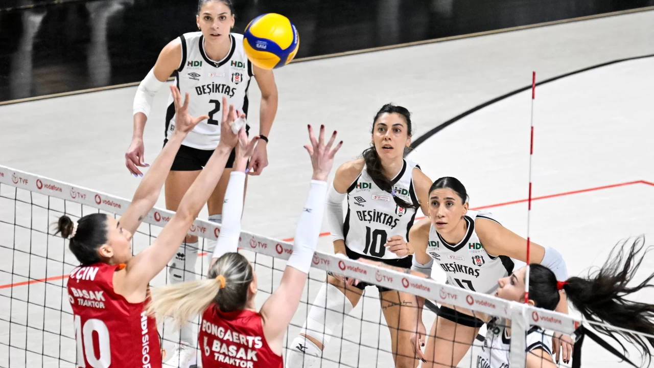 Voleybol Sultanlar Ligi’nde Galatasaray Kadın Voleybol Takımı, Beşiktaş’ı 3-0 mağlup etti