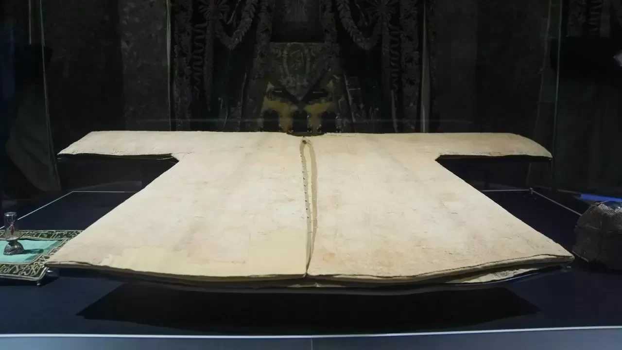 Ramazan'da özlem giderin: Hırka-i Şerif Fatih'te ziyarete açıldı!