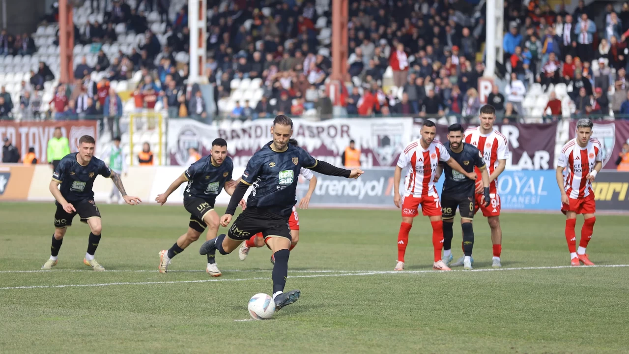 1. Lig’de Bandırmaspor, Ümraniyespor karşısında 3 puanı 2 golle aldı!