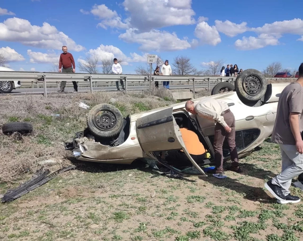 Konya Kulu'da otomobil takla attı, 2 yaralı!