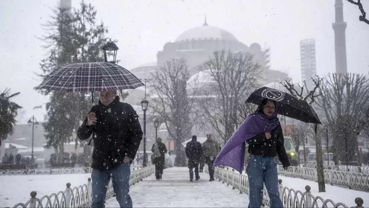 22 derecelik sert düşüş! İstanbul'a kar geri geliyor