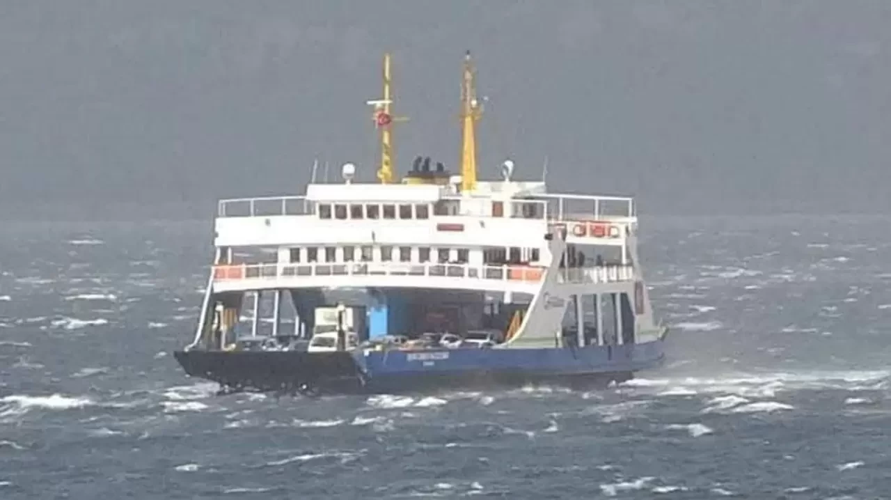 Kuzey Ege'de feribot seferlerine "fırtına" engeli