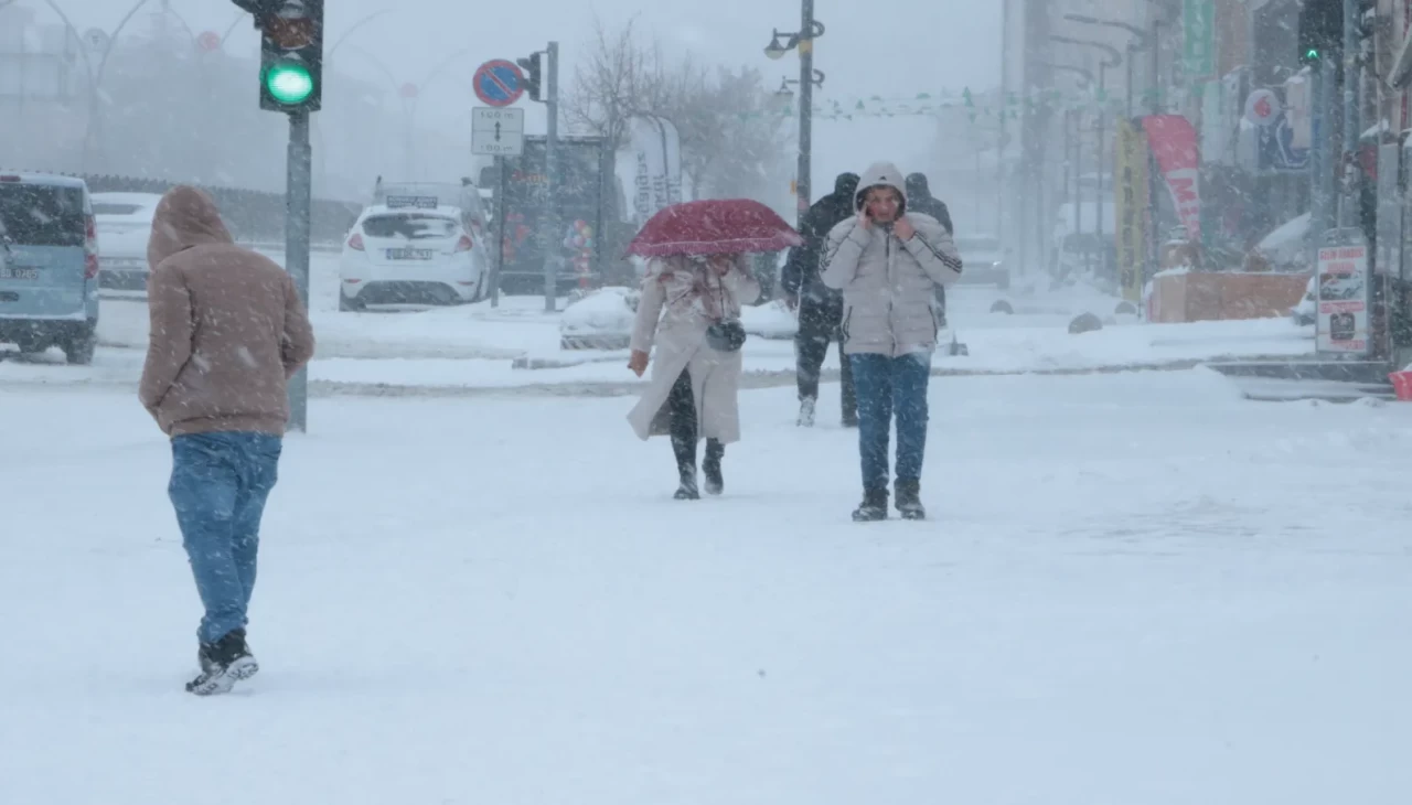 Yozgat'ta eğitime kar engeli: Okullar bir gün tatil