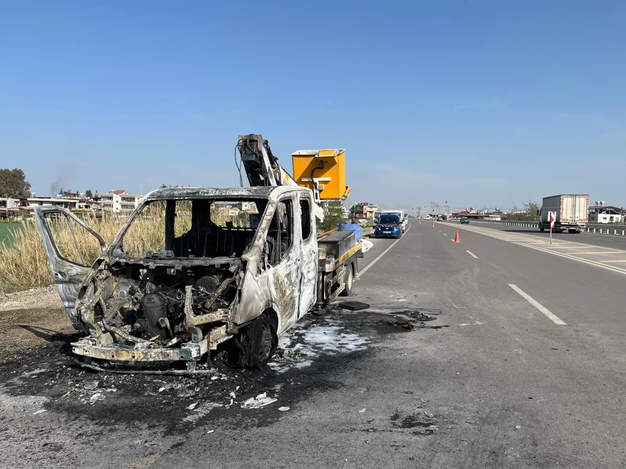 Seyir halindeki vinç alevlere teslim oldu