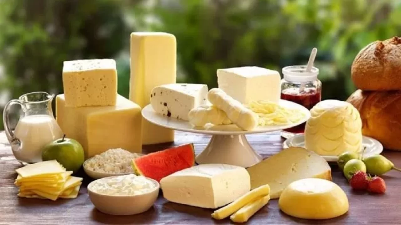 Bozuk ve hileli peynir ilk bakışta nasıl anlaşılır? Rengi yeşil dokusu sert ise...