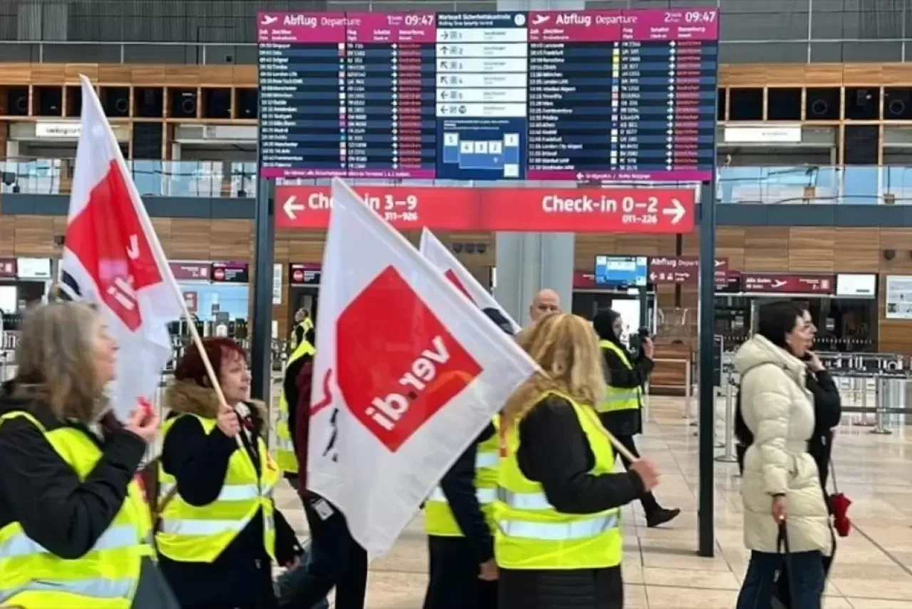 Almanya'da havalimanları birlikte sarsılıyor: Çalışanlar grev için tarih verdi!