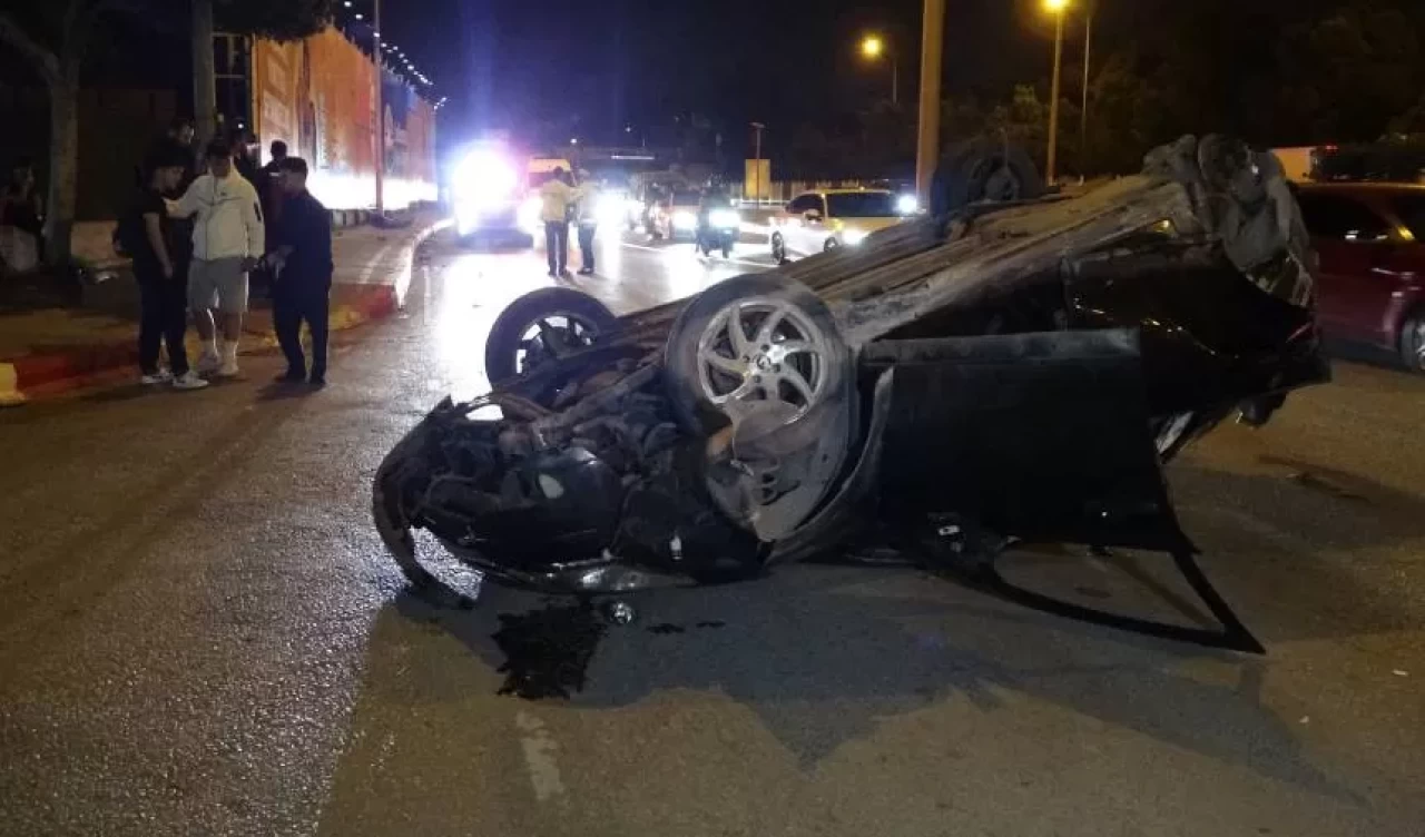 Çalıştığı oto galeriden emanet aldığı otomobille takla attı