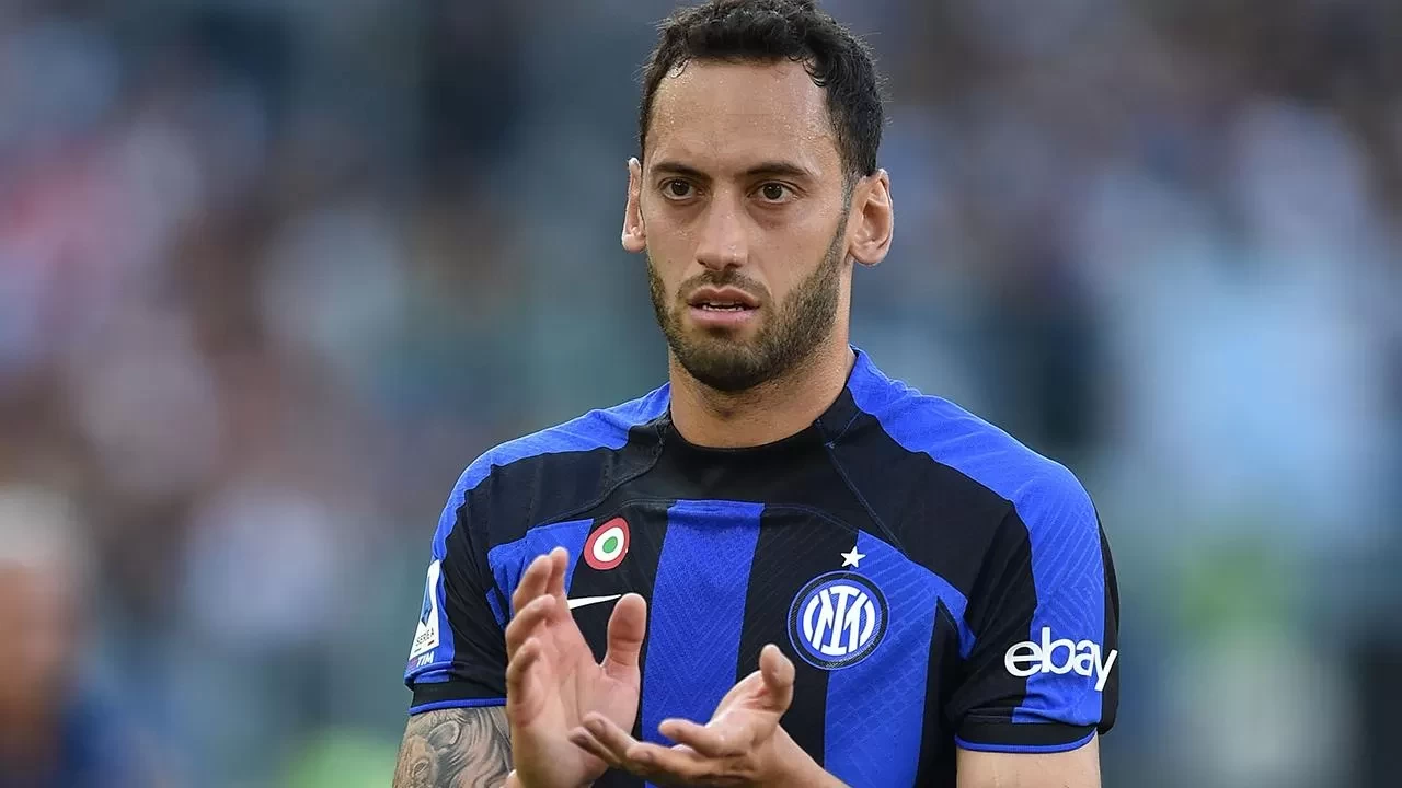 Hakan Çalhanoğlu’lu Inter, Serie A'da zirvedeki yerini korudu