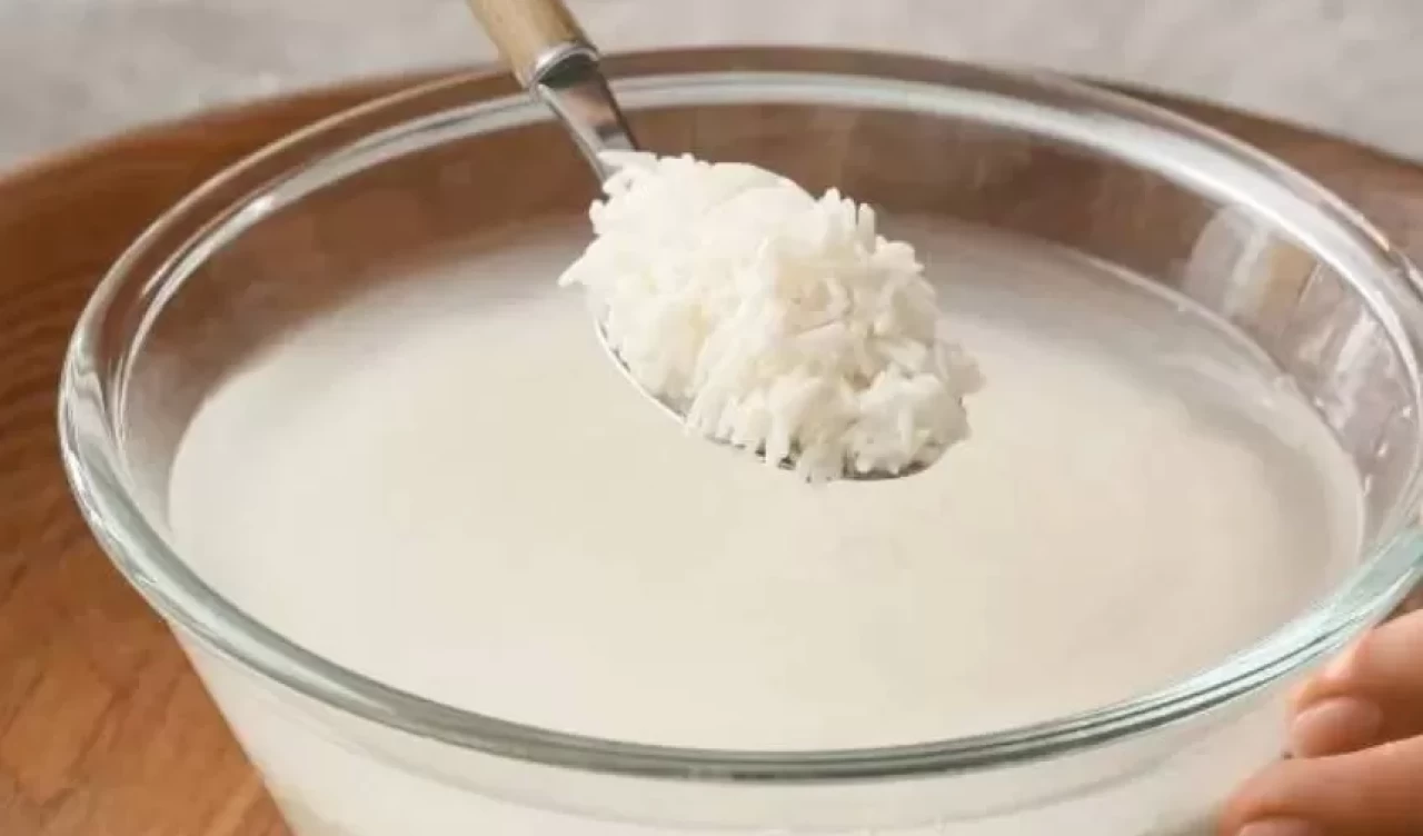 Evdeki çiçeklerinizi pırıl pırıl parlatacak! Pirinç suyu ile gelen mucize