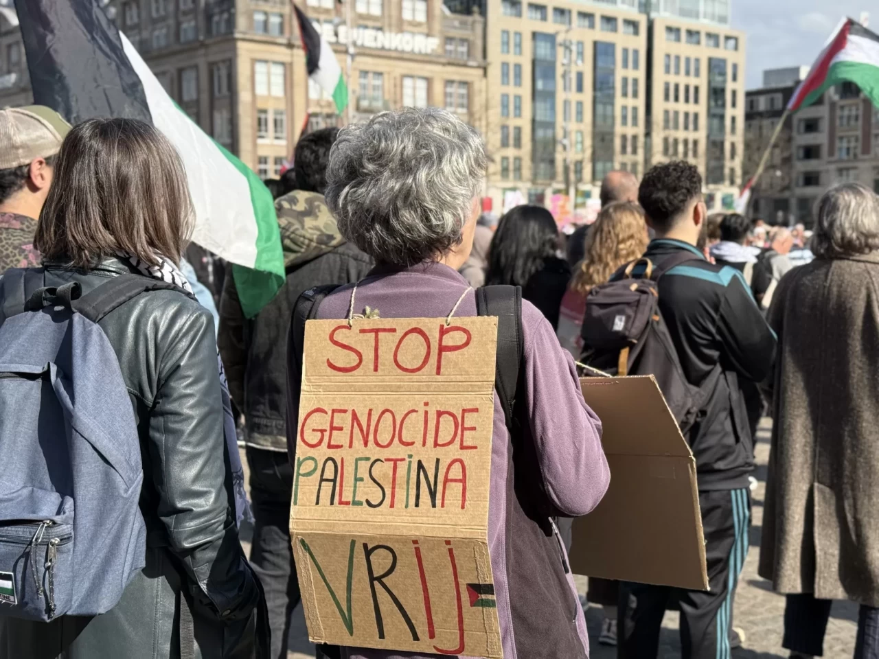 Hollanda'da İsrail'in Gazze'ye yeniden başlattığı saldırılar protesto edildi