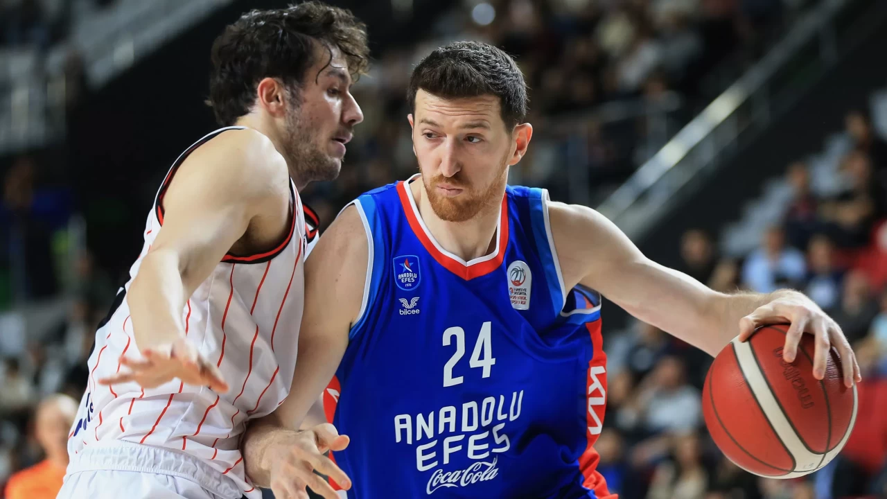 Anadolu Efes, Manisa deplasmanından galibiyetle döndü | Anadolu Efes 83-72 Manisa Basket