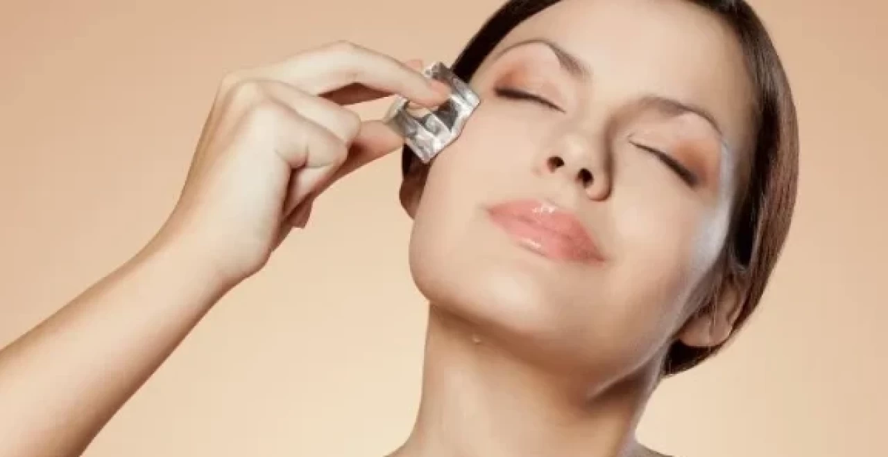 Buz kalıplarının yüze faydaları neler? Yaşlanmayı durdurur mu?