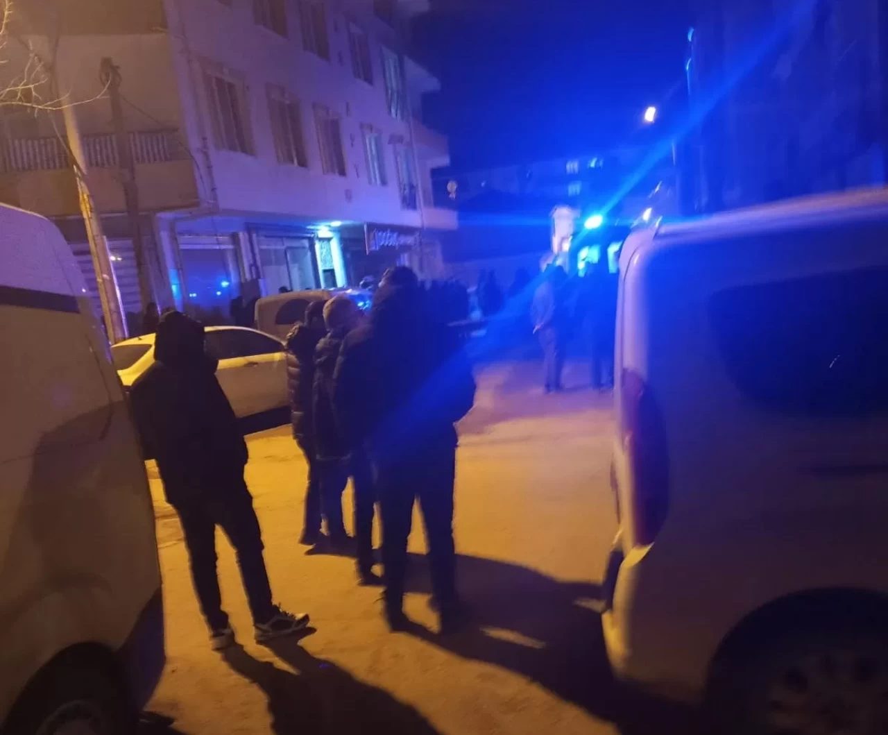 Bunalıma giren polis memuru beylik tabancasıyla canına kıydı