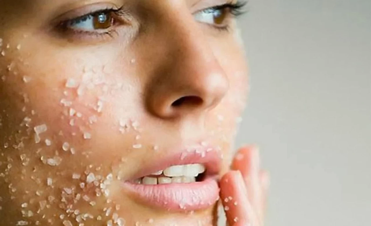 Cildinizde biriken tüm kiri ve yağı yok edin! Tuzlu suyun inanılmaz etkisi