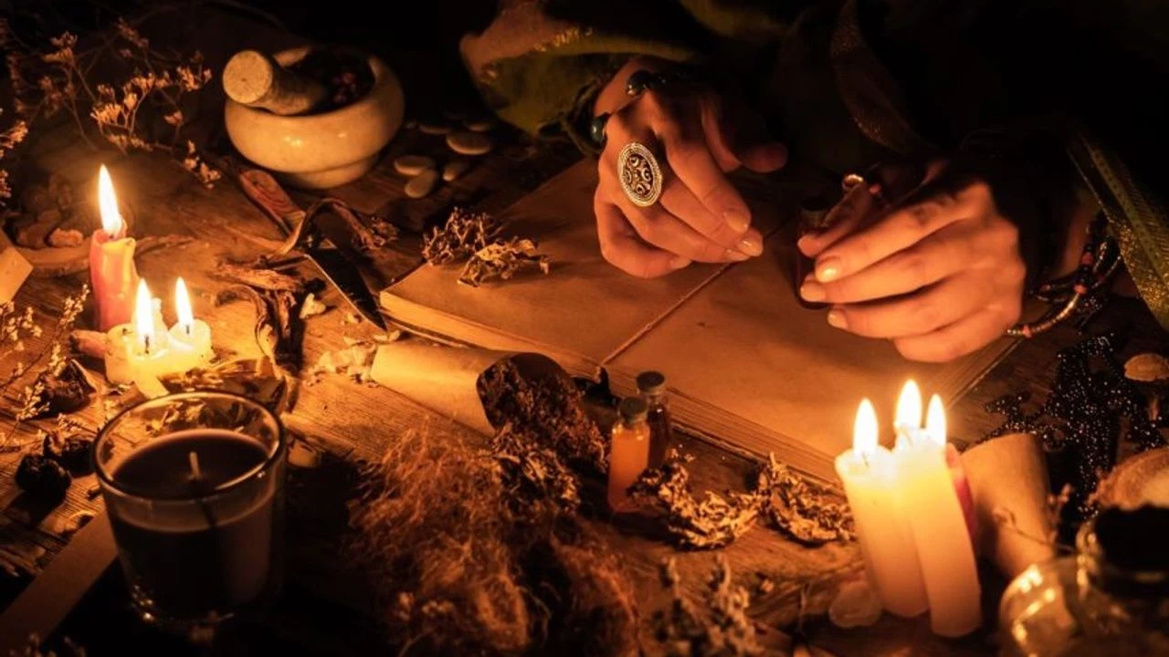 Hazine ve Maliye Bakanlığı "astrolog", "falcı" ve "medyum" ünvanlı dolandırıcılara karşı harekete geçti