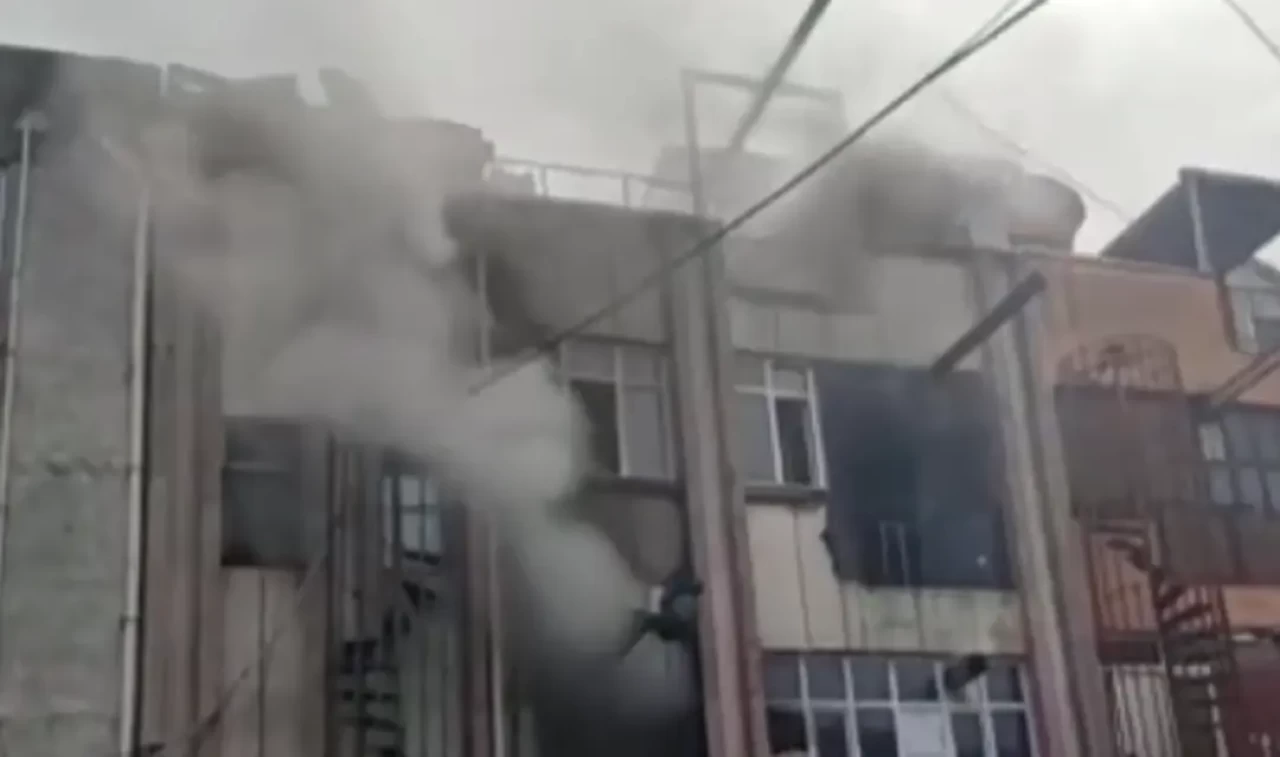 Bayrampaşa'da iplik üretimi yapan iş yerinde yangın!