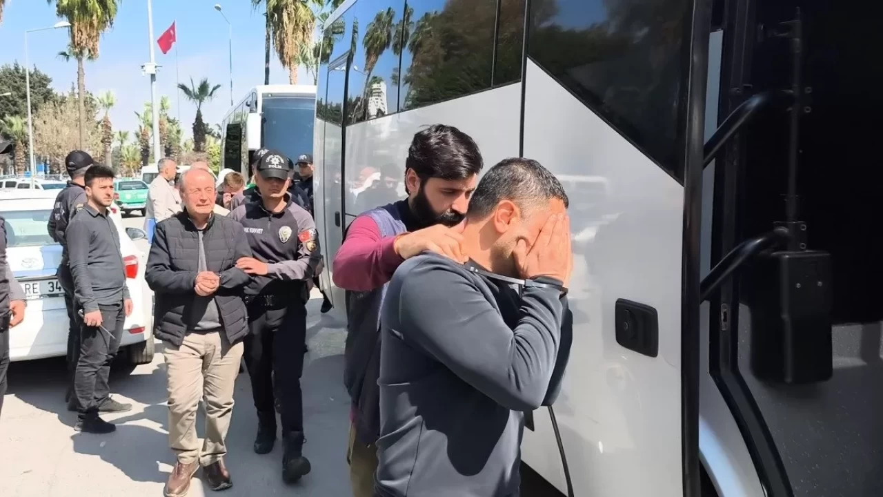 Mersin'de kuyumcu, müşterilerini 120 milyon TL dolandırdı