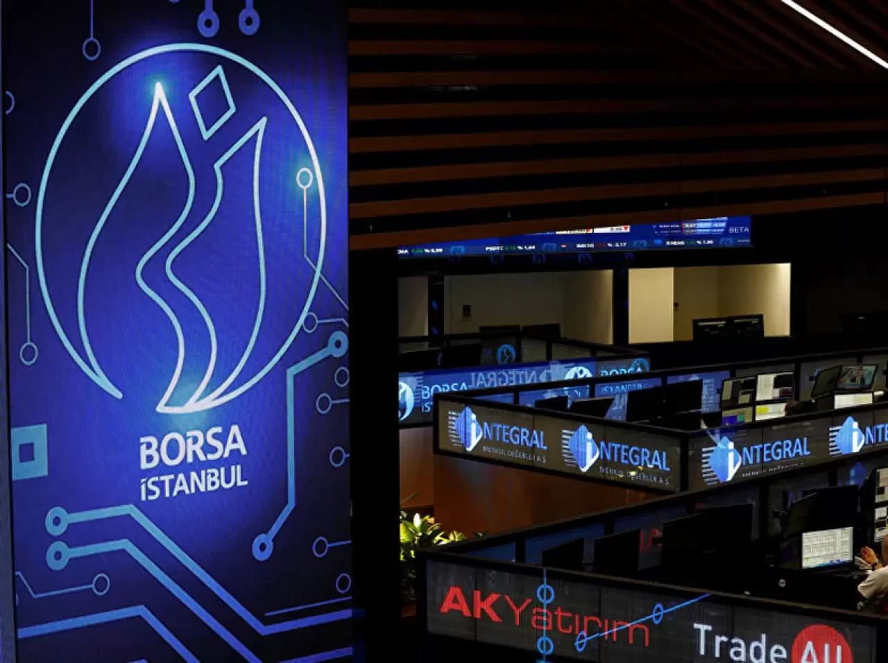 Borsa İstanbul'da BIST 100 endeksi yüzde 2,05 artışla 10.062,42 puana ulaştı!