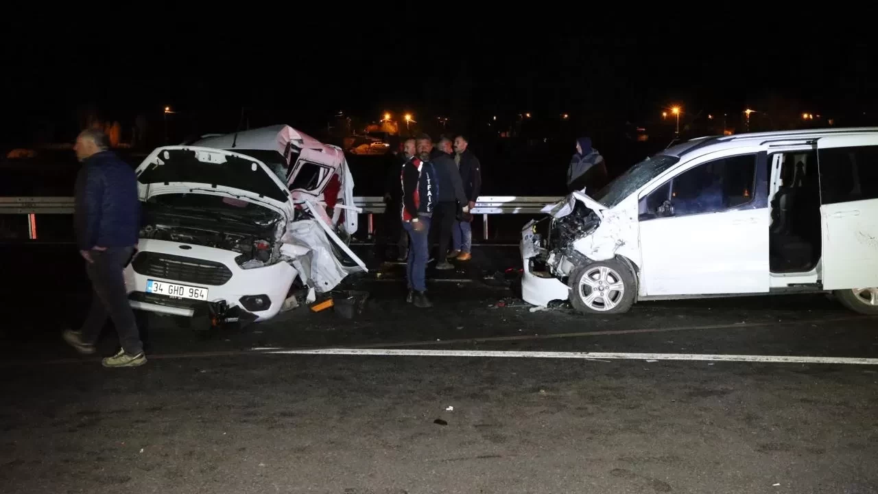 Kars'ta trafik kazası: 2 ölü, 5 yaralı