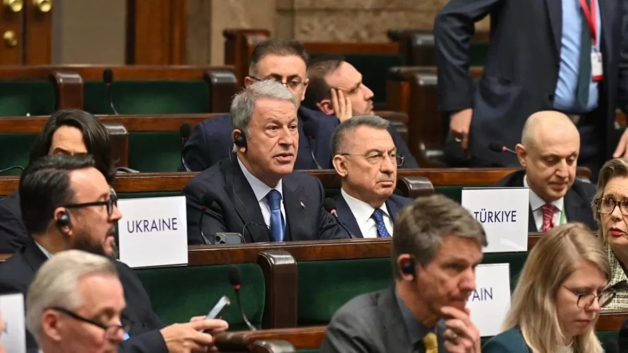 Hulusi Akar: Türkiye, Garanti Anlaşmaları kapsamında adada güvenliği sağlamaya kararlıdır