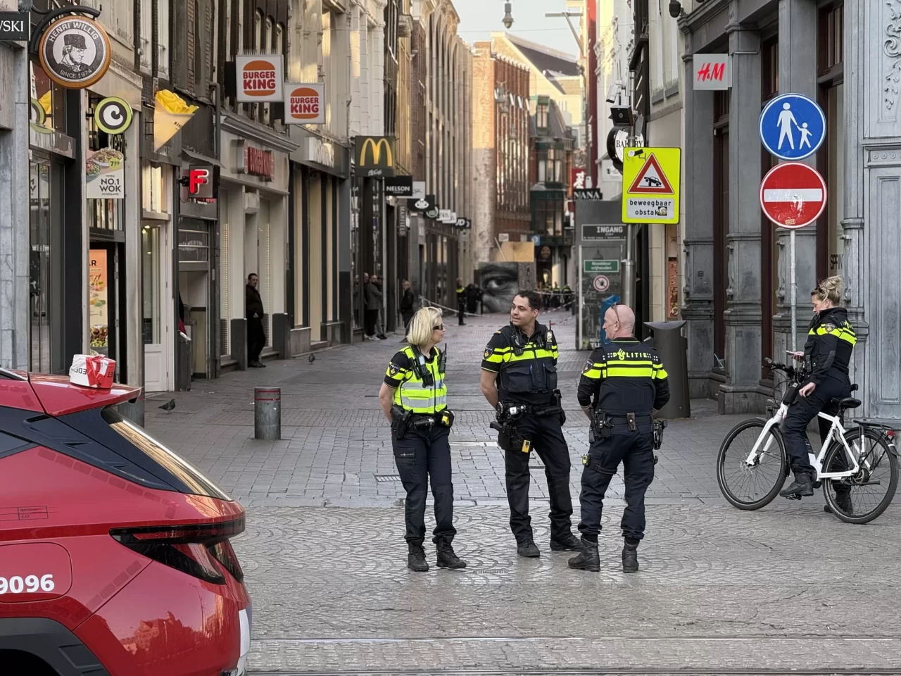 Hollanda'nın başkenti Amsterdam'da bıçaklı saldırı: 4 kişi yaralandı