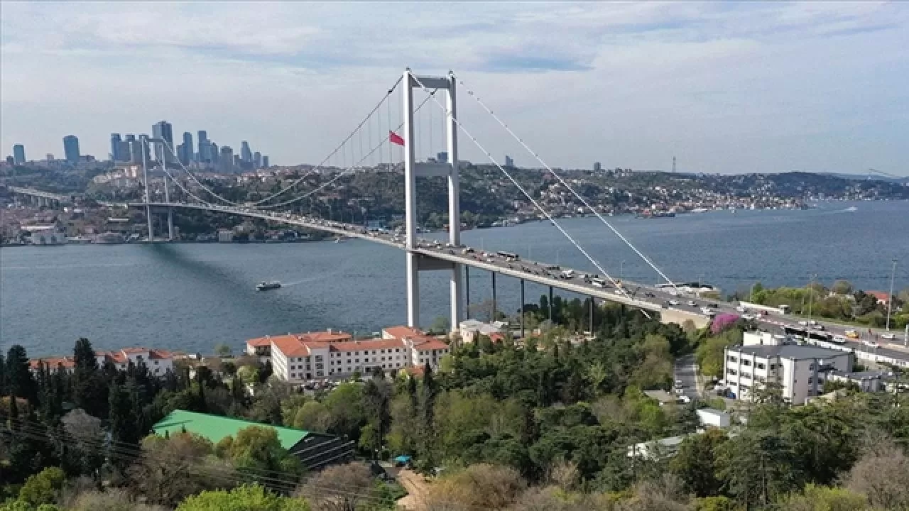 İstanbul Boğazı'nda gemi trafiği askıya alındı