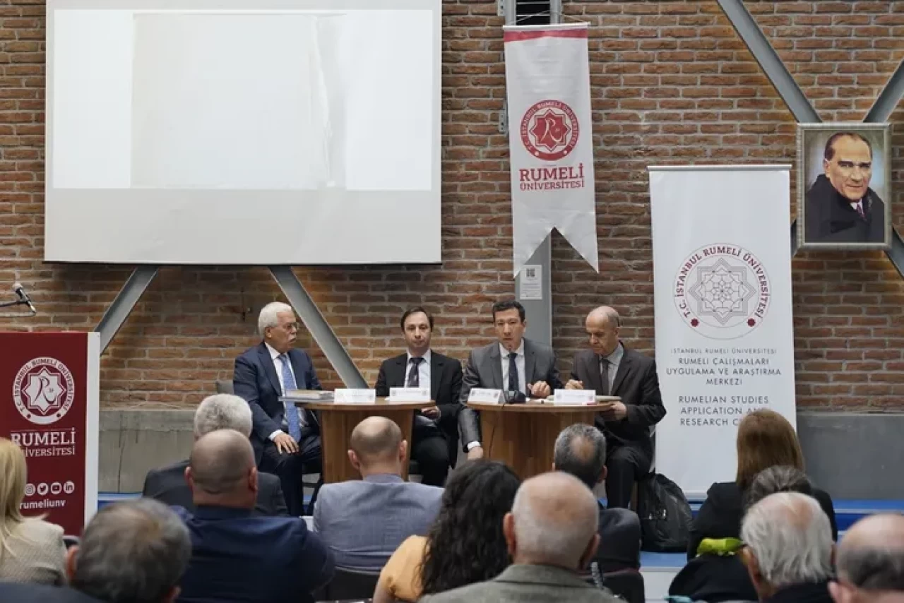 İstanbul Rumeli Üniversitesinde Prof. Dr. Kemal Karpat konuşuldu