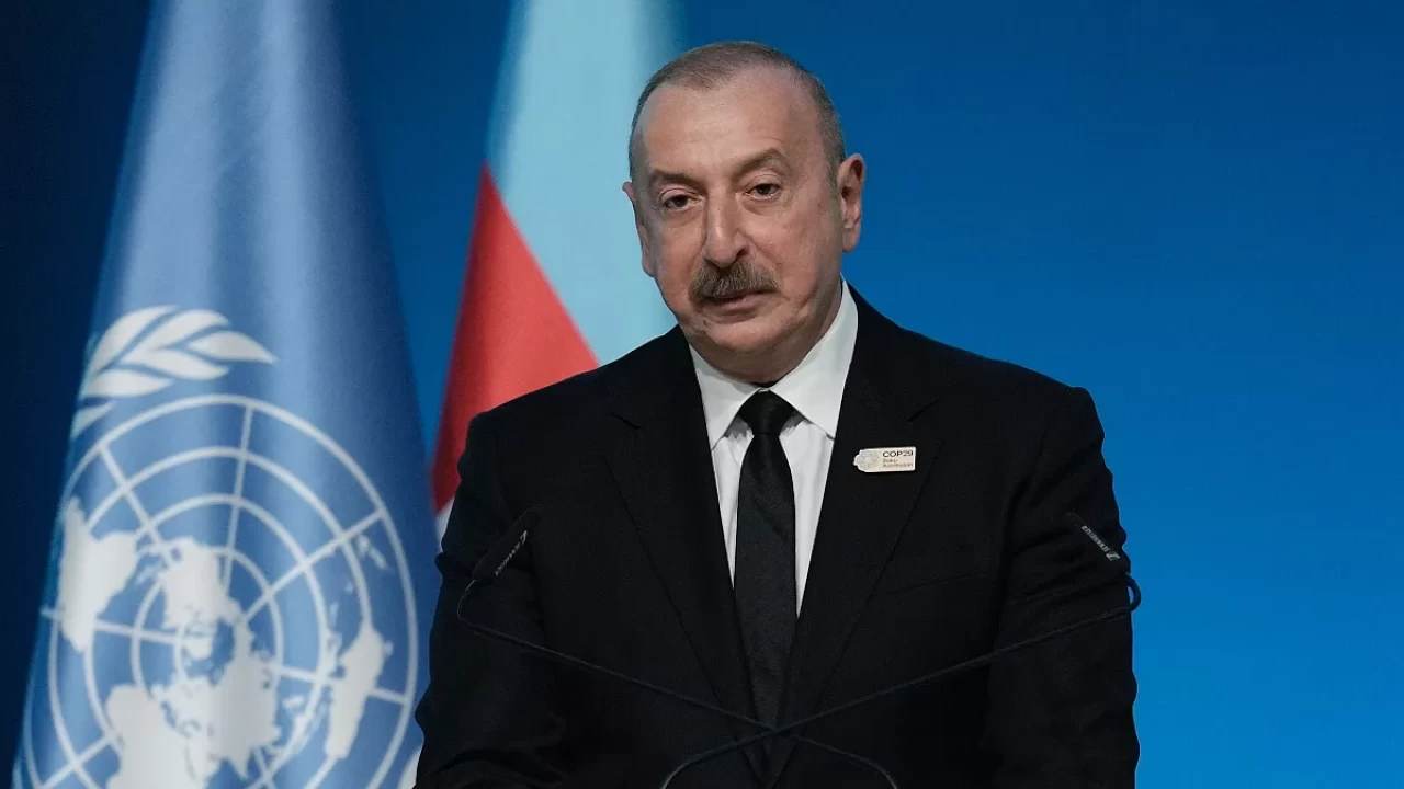 Azerbaycan Cumhurbaşkanı Aliyev, Paris hükümetini Ermenistan'ı kışkırtmakla suçladı