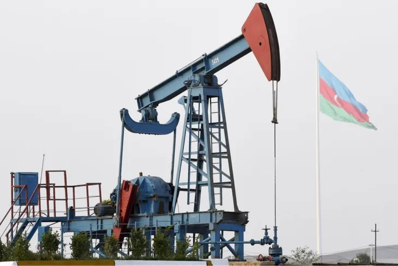 Azerbaycan petrolünün fiyatı 76,05'e düştü