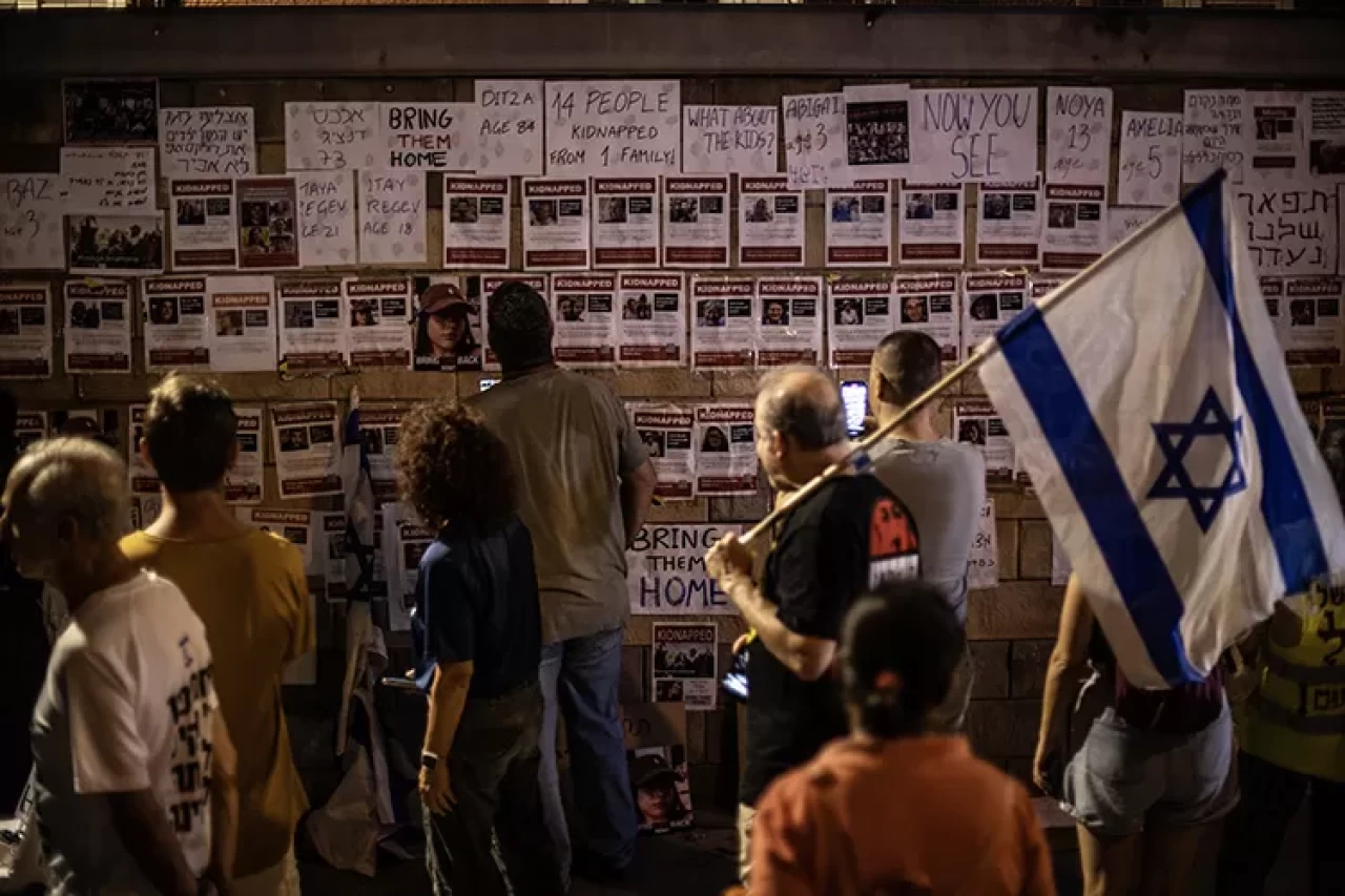 İsrailli esirlerin aileleri Bakan Dermer'den "acil toplantı" istedi