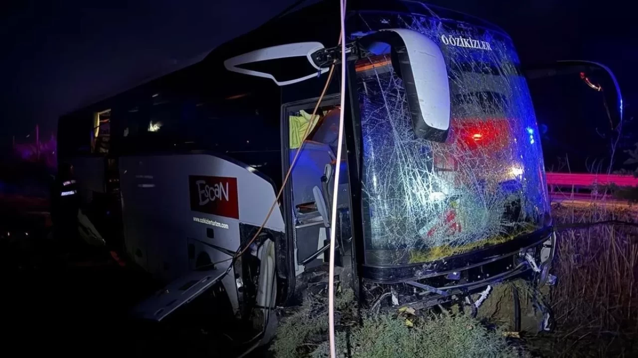 Çanakkale tur otobüsü yoldan çıktı: Yaralılar var