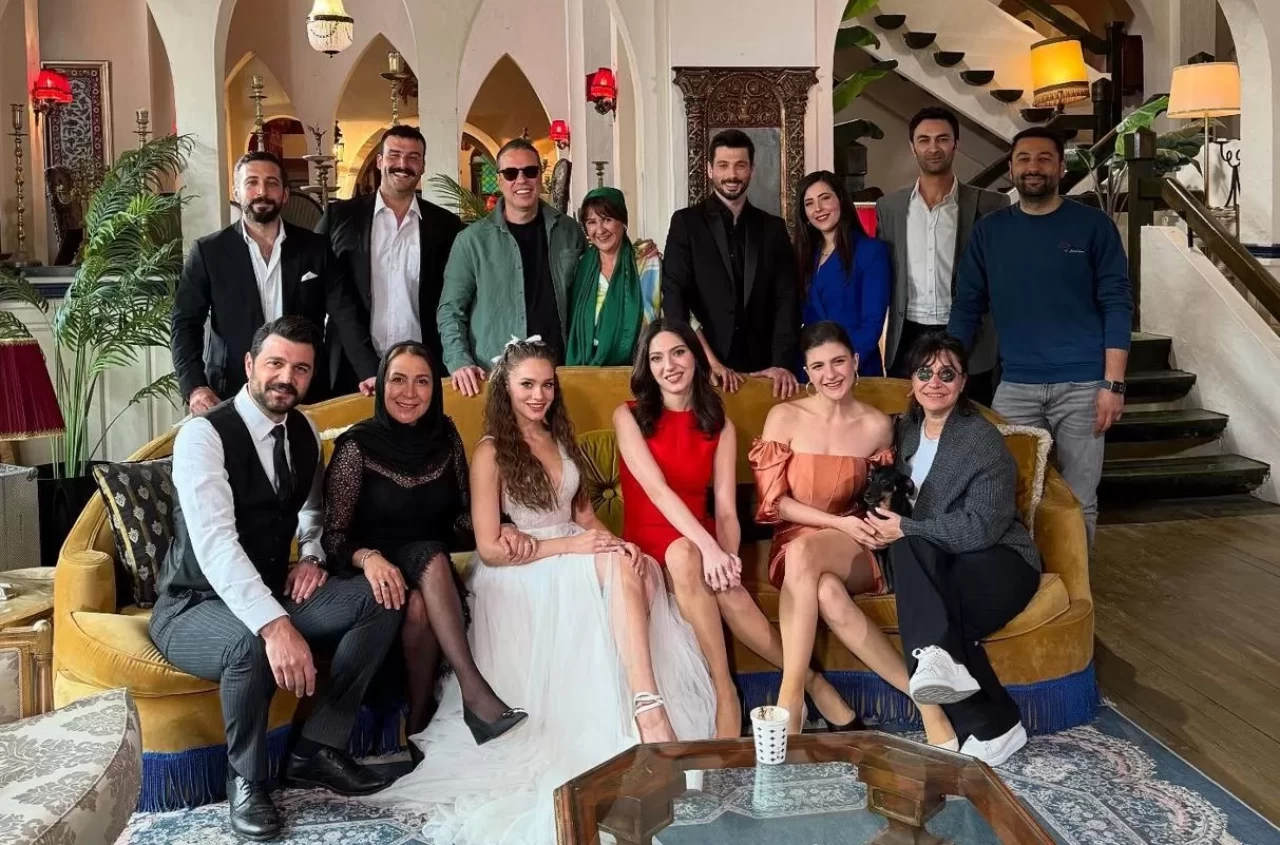 Hudutsuz Sevda sezon finalinde duygusal veda ve düğün sahnesi