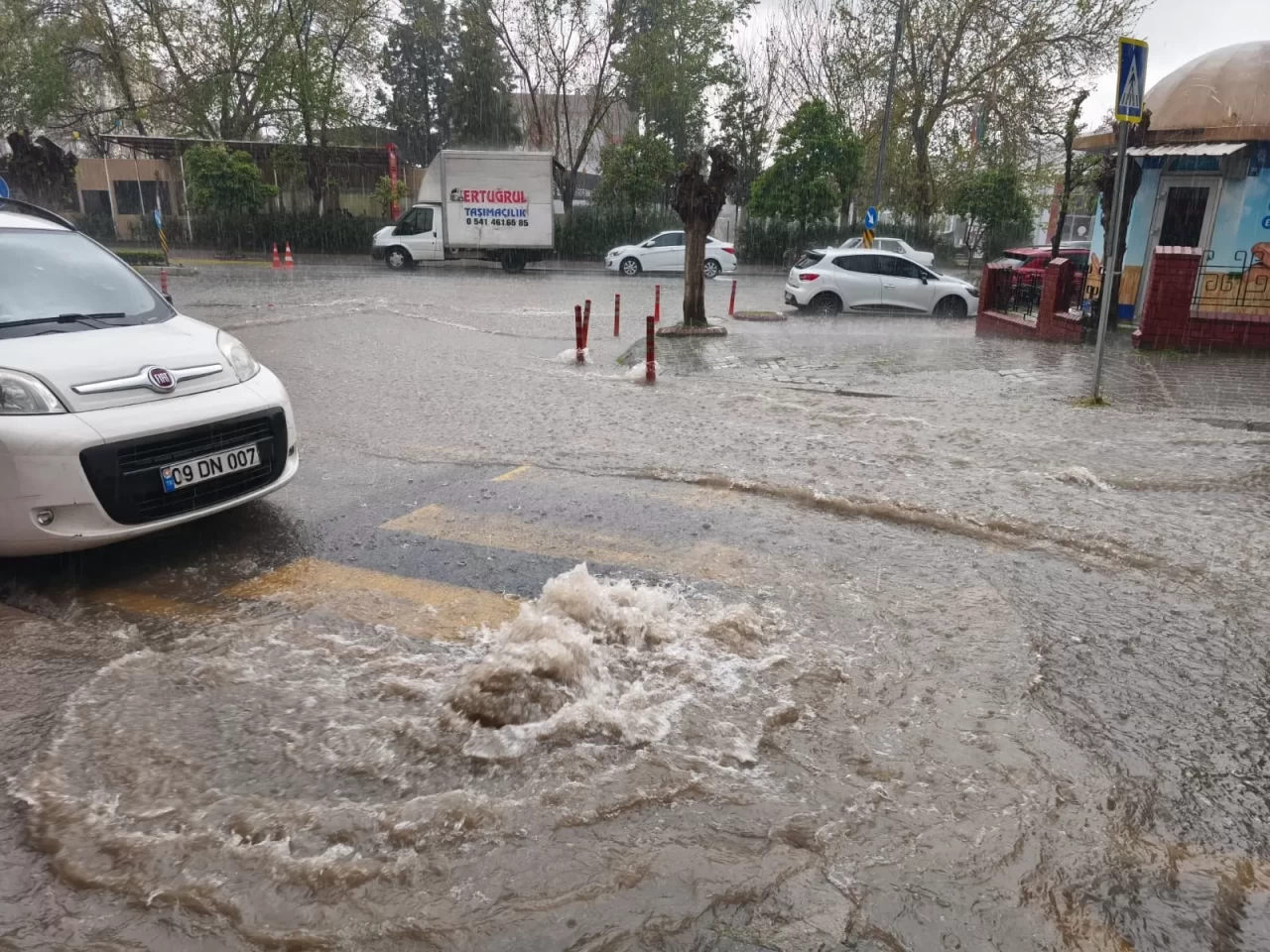 Sağanak yağış Aydın'ı vurdu