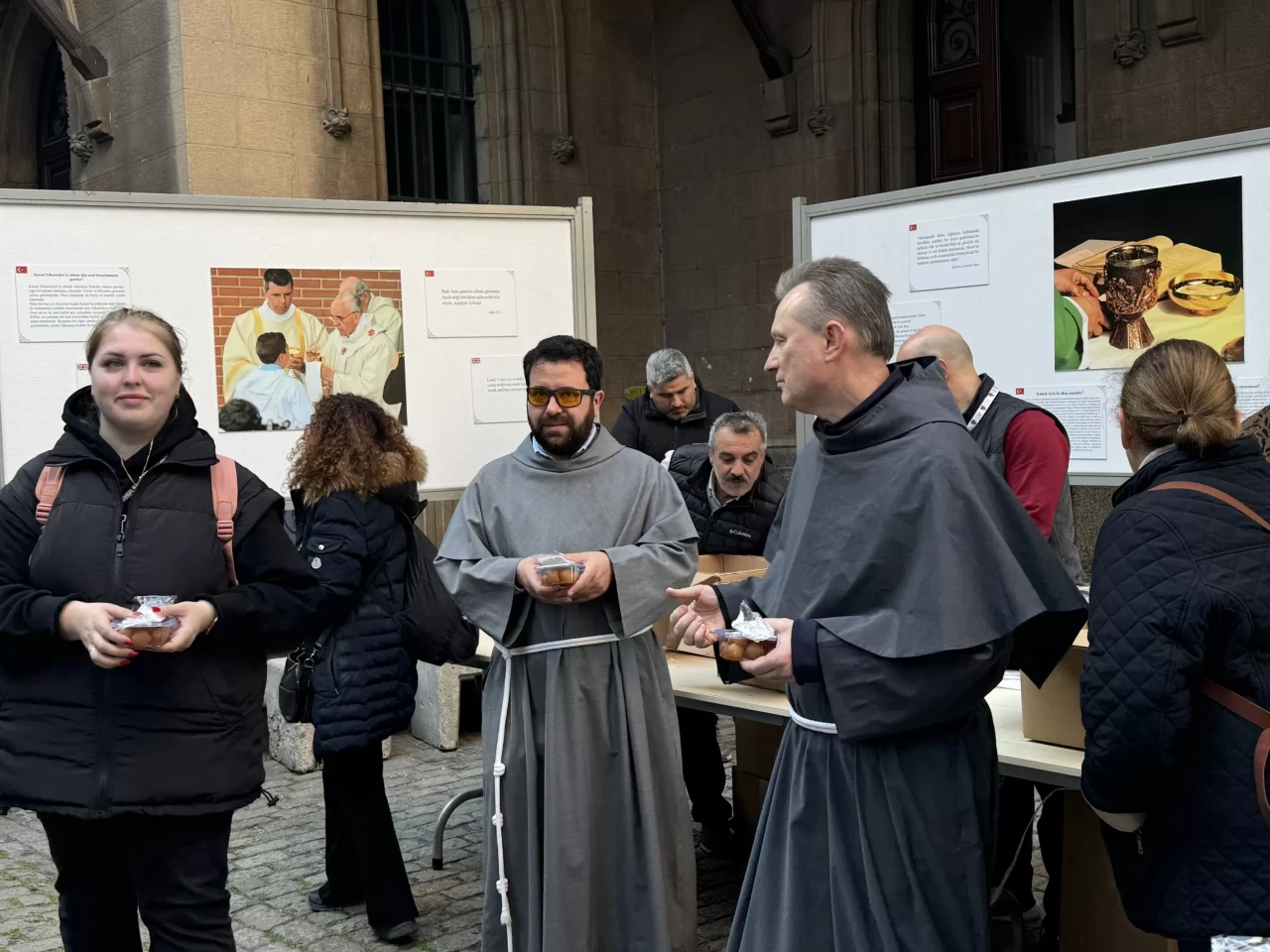 Papa Franciscus için St. Antuan Kilisesi’nde lokma dağıtıldı