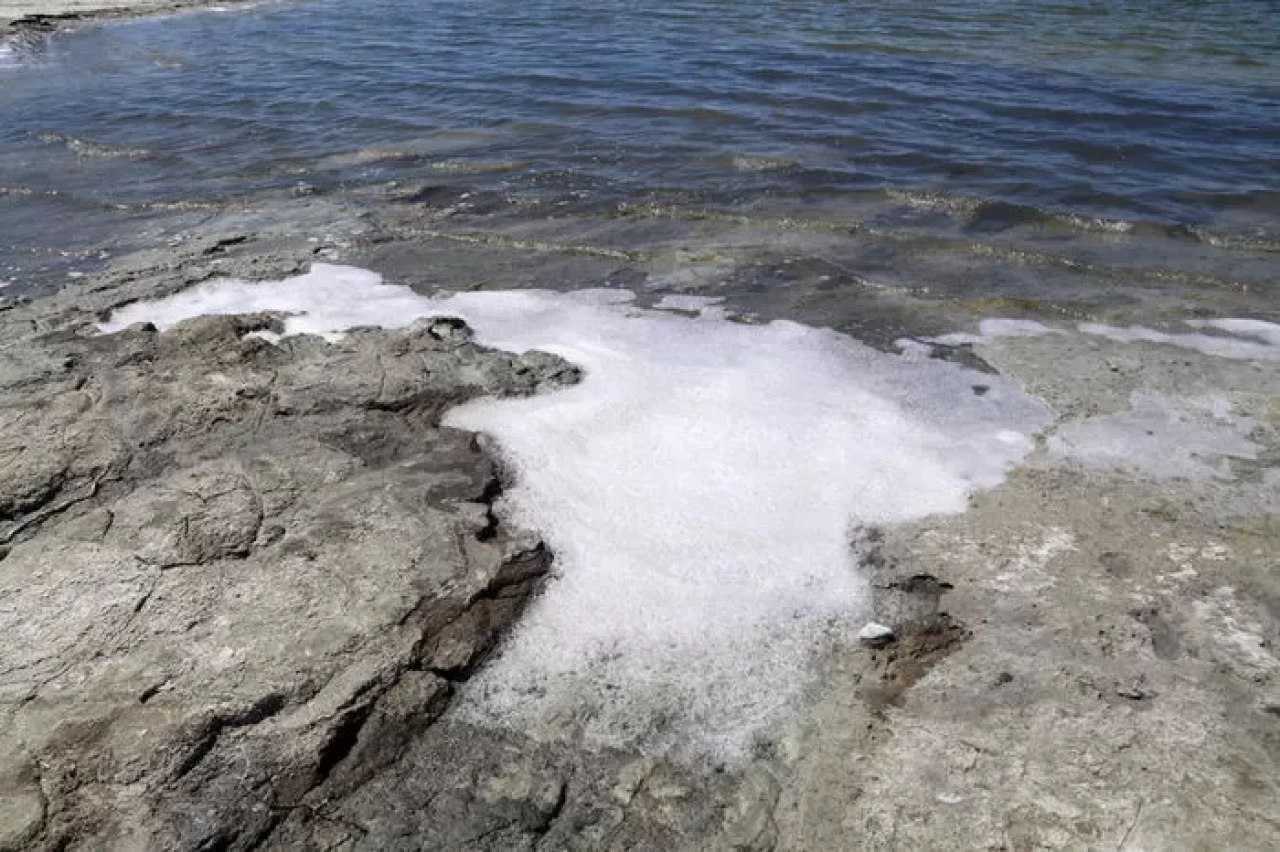 Burdur Gölü'nde endişelendiren görüntü, uzmanlar ne diyor?