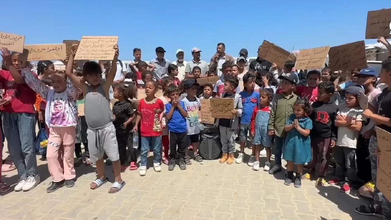 Gazzeli çocuklardan dünyaya "açlıktan ölüyoruz" mesajı