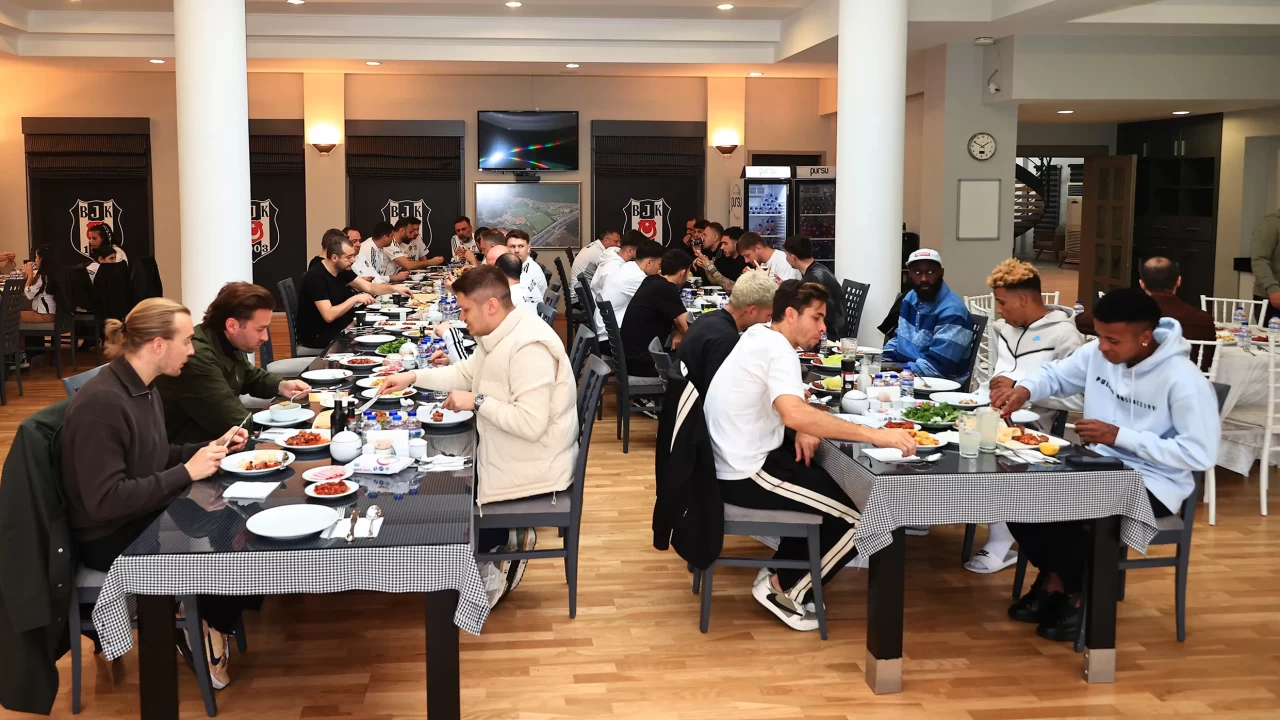 Beşiktaş Başkanı Serdal Adalı, takımla bayramlaştı