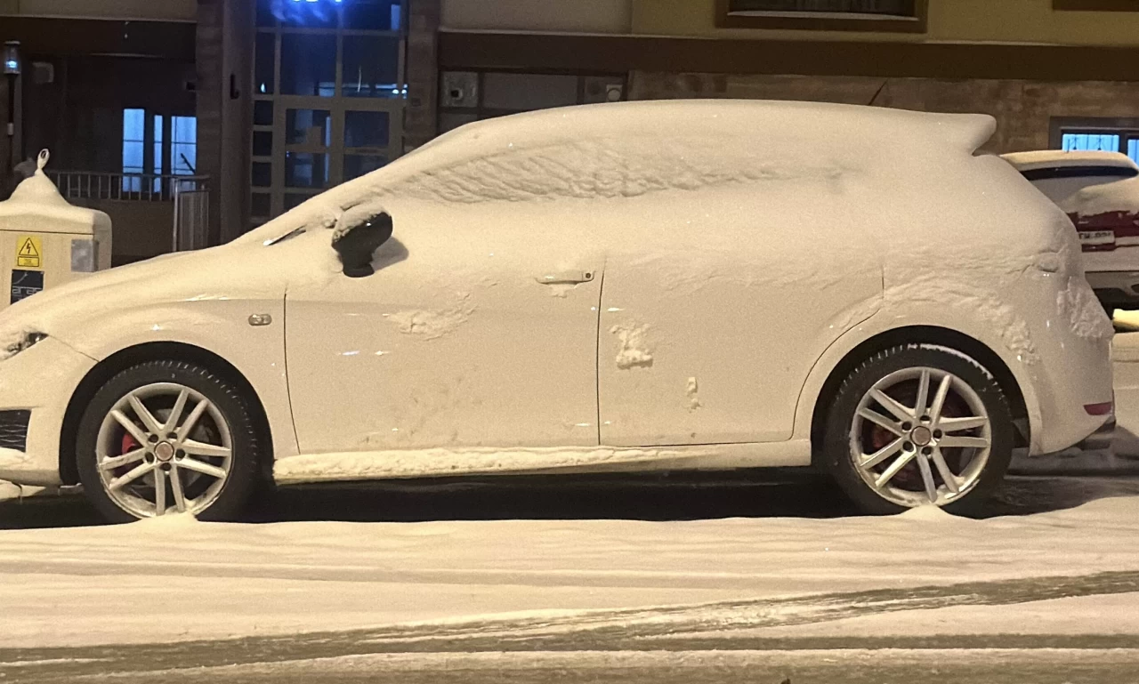 Erzurum’da kar yağışı, etkisini gece saatlerinde artırdı